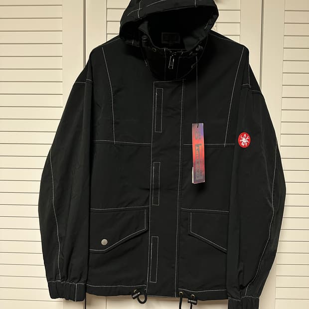 카브엠트(CAVEMPT) 블랙 후드파카