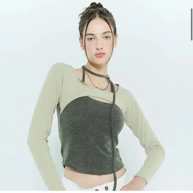 라티젠 컷아웃 니트 탑 카키 CUTOUT RAGLAN TOP