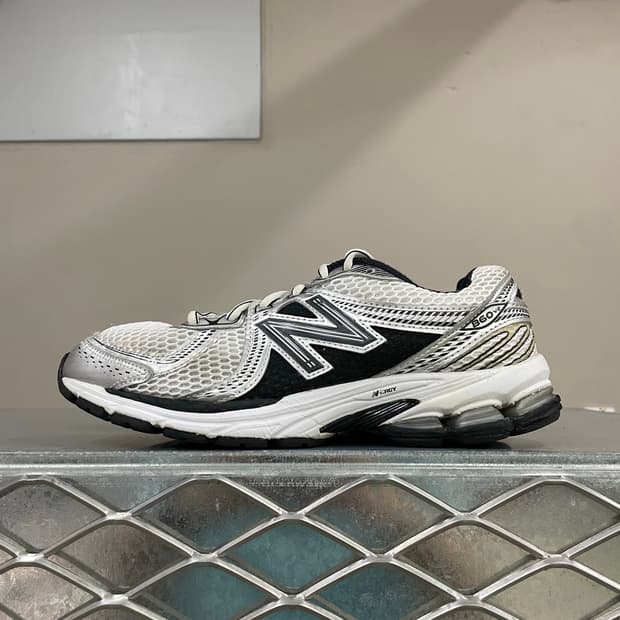 뉴발란스 860v2 화이트 블랙 245
