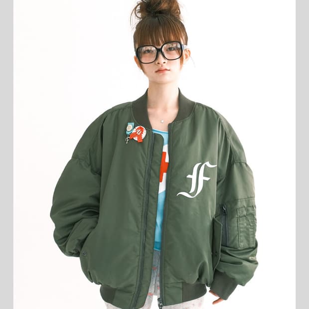 샵페어리 patch bomber padded jacket 구해요!
