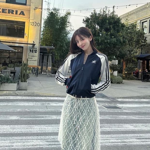 아디다스 홍지윤 슈퍼걸 레오파드져지 