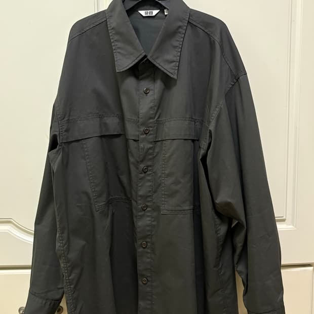 유니클로 유틸리티 오버사이즈 셔츠(Dark grey)XL 사이즈