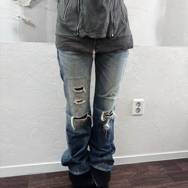 damage denim pants 