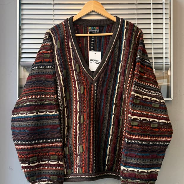 COOGI australia V-neck cable knit