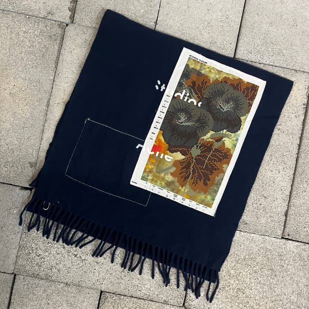 아크네 스튜디오 아트워크 패치 머플러