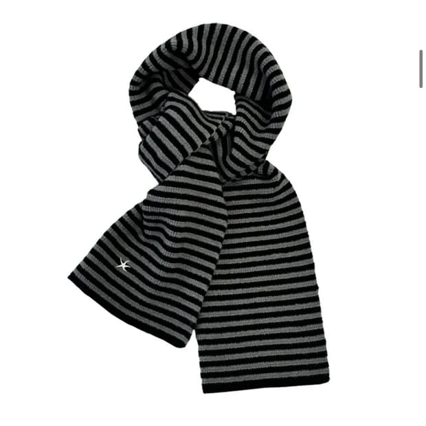 더콜디스트모먼트 스트라이프 머플러
