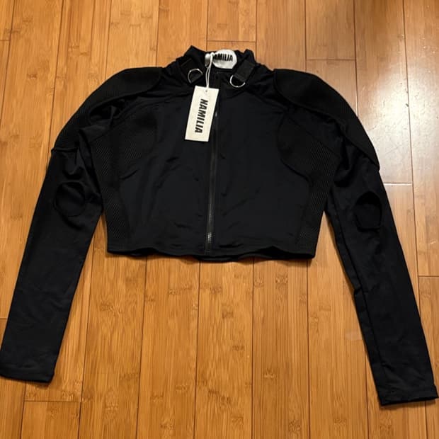 나밀리아 롱슬리브 크롭 자켓