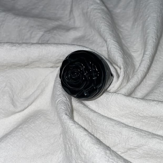 Anna Sui Black Rose Lip Gloss Ring