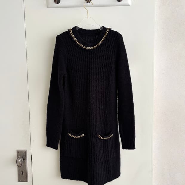 오네갸루 하객룩 블랙 니트 골드 체인 원피스