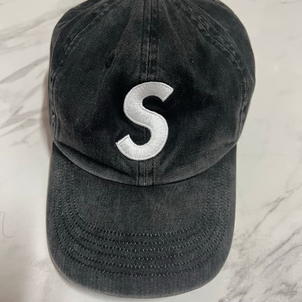 슈프림 피그먼트 S로고 패널캡