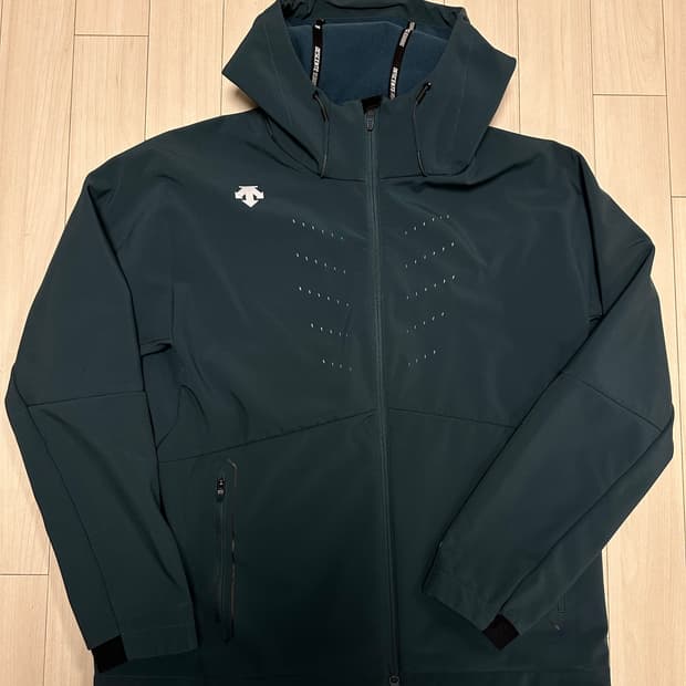 데상트 러닝 집업 후드 기능성 스포츠 자켓 팝니다! 