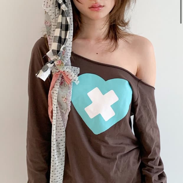 샵페어리 크로스 하트 컷오프 티셔츠