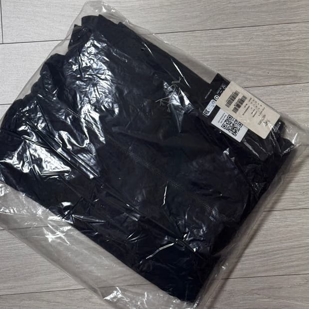 아크테릭스 25FW 아톰 후디 L 블랙