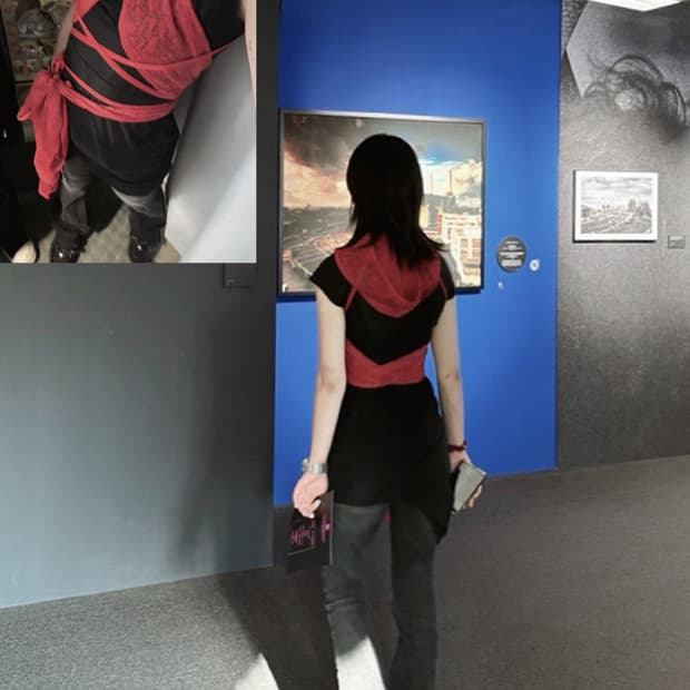 Partimento 파르티멘토 우먼 크로셰 랩 후디드 니트탑 레드