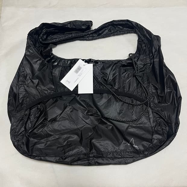 로아 하이킹 25fw 패커블 노트 백/블랙