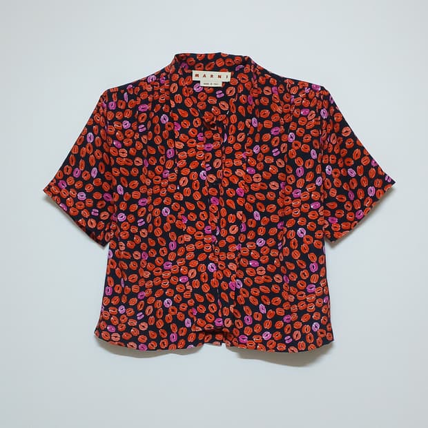 마르니 MARNI 키스 프린트 실크 블라우스

