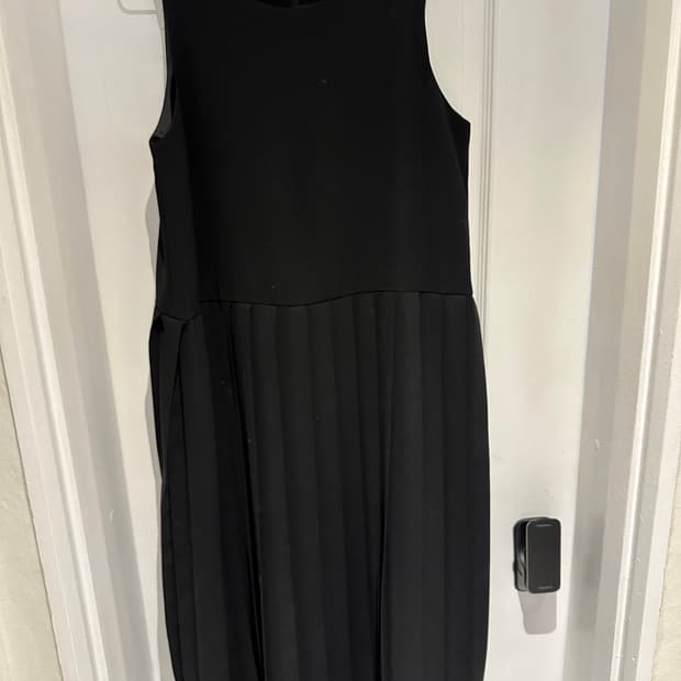 유노이아 플리츠 원피스