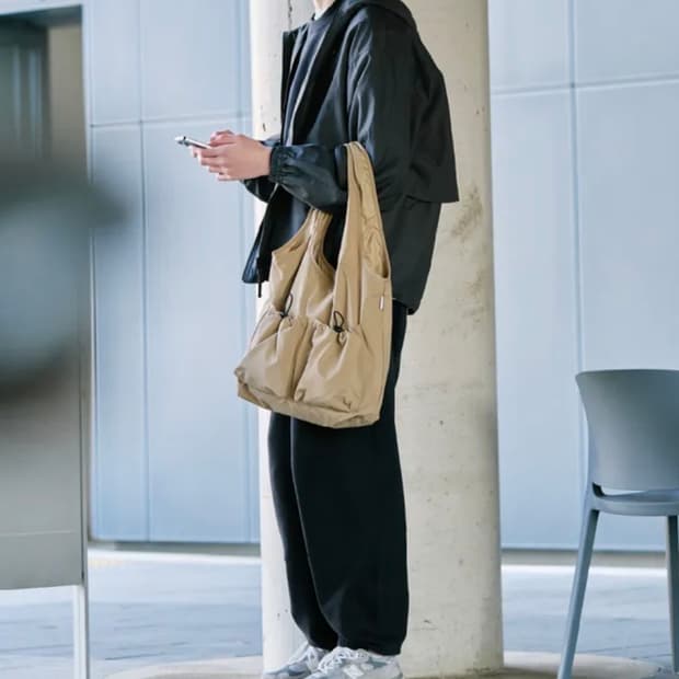 마지언타이틀 보어백 베이지