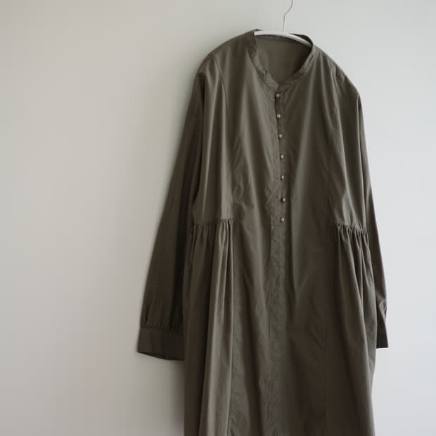 Kikki  카키 셔링 셔츠 원피스