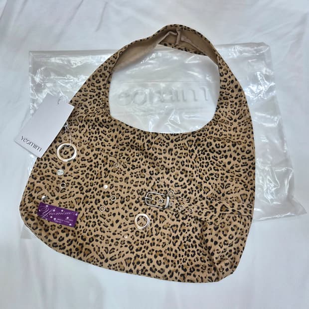 (새상품) 여밈 레이아웃백 (레오파드 베이지)