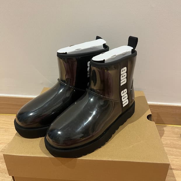 어그 클리어 블랙 US7 (240)