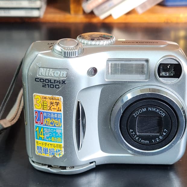 니콘 쿨픽스 2100 실버 빈티지 디카 (르세라핌 사쿠라)