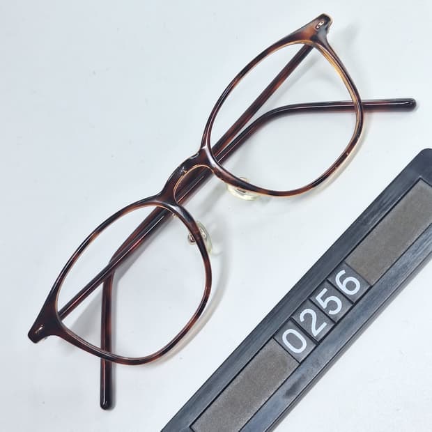 콤비 슬림 뿔테 리벳 안경테 135mm 선글라스테 일본 빈티지 수입 패션