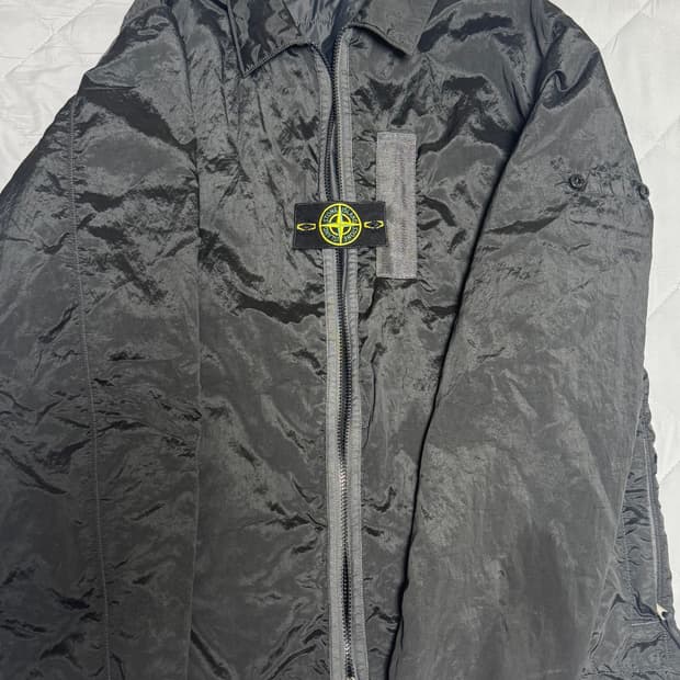 [L]22FW 스톤아일랜드 나일론 메탈 바람막이 프리마로프트 자켓