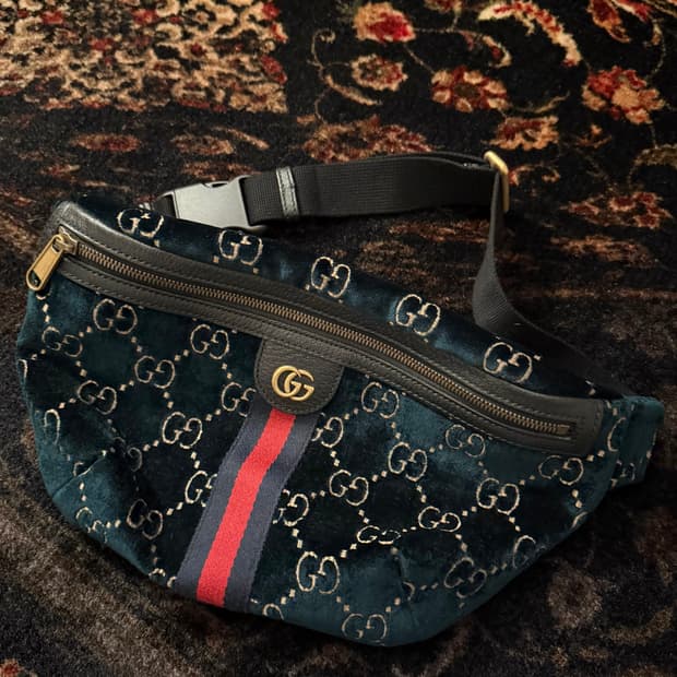 구찌 벨벳 힙색