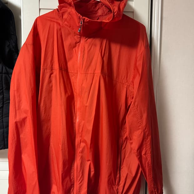 유니클로 바람막이 오렌지 XL