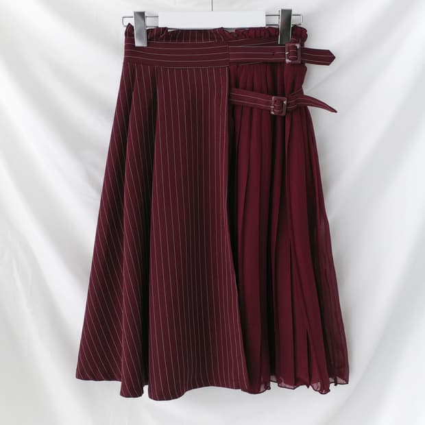 axes femme) buckle pleats stripe skirt