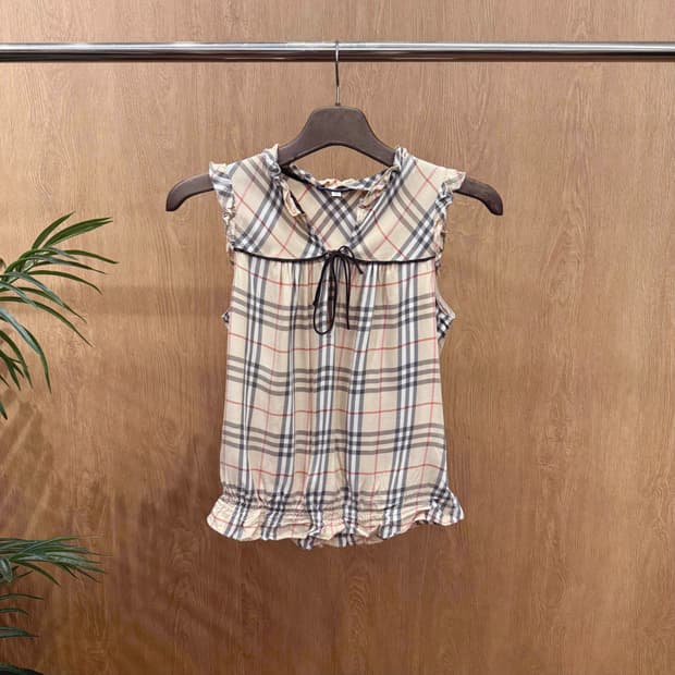 버버리 블루라벨 슬리브리스 블라우스 체크 패턴 프릴 리본 디테일 베이지