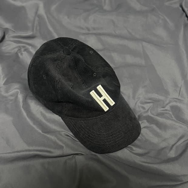 테프스토어즈 H 로고 wale black L