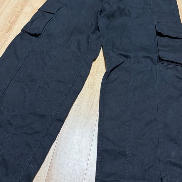 메종미네드 카고팬츠입니다