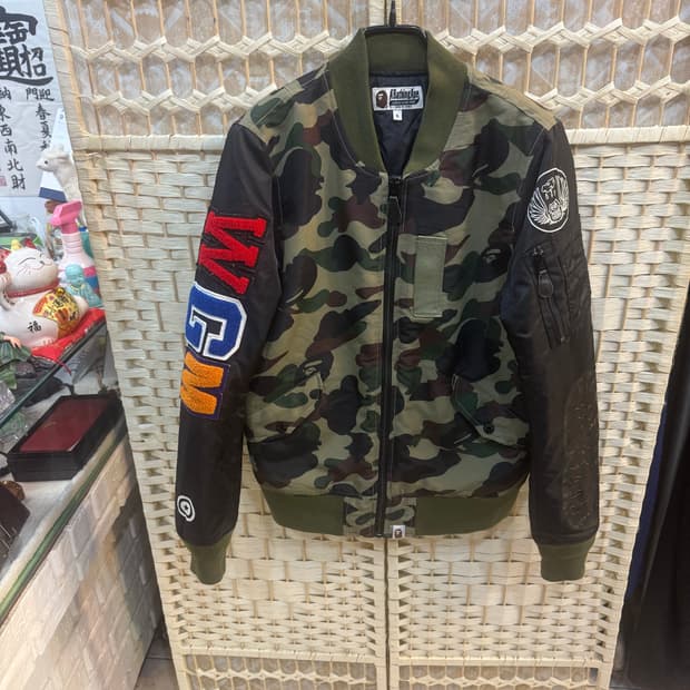 55-66 정품 베이프 카모플라츄 패턴 붐버자켓 팝니다