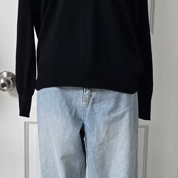 😍무배)👕새상품)코스 cos 브이넥니트