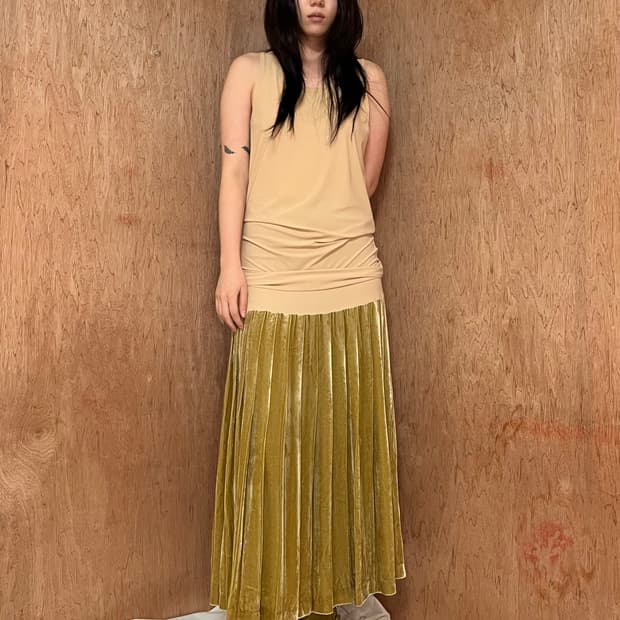 토가풀라 누드 루칭 탑 벨벳 드레스