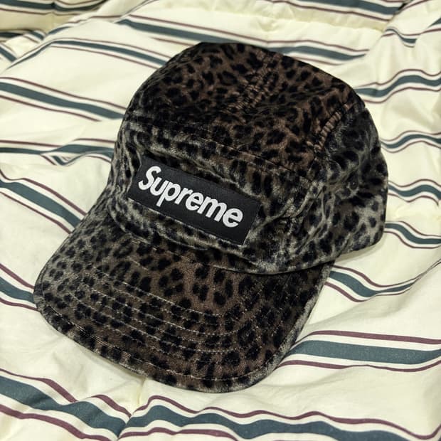 슈프림 레오파드 벨벳 캠프캡