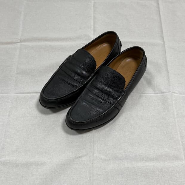 구찌 그레인 레더 로퍼 블랙 uk8