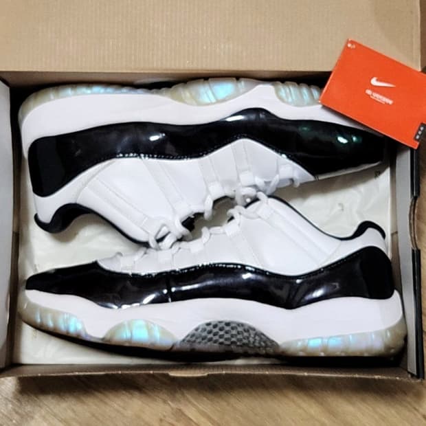 나이키 295 조던11 이스터 에메랄드 로우