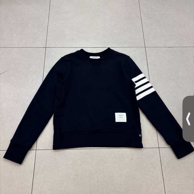 톰브라운 맨투맨 44사이즈 xs정도