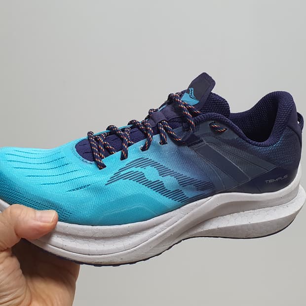 써코니 템퍼스 런닝화 265