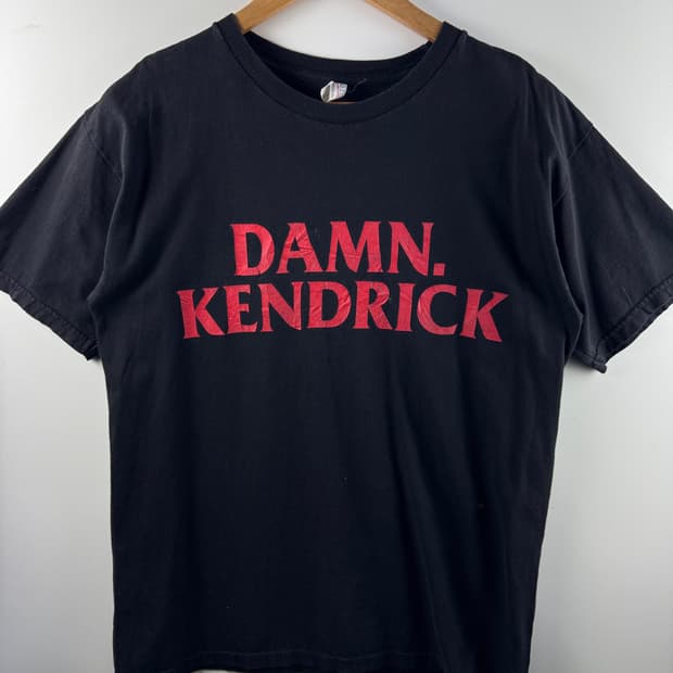 켄드릭라마 더 챔피언십투어 부틀렉 티셔츠 2137