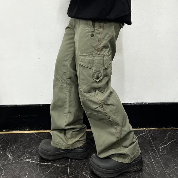리바이스 카고포켓 미니멀 와이드 팬츠