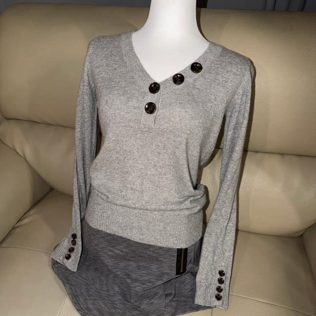 button-up point knit sleeve