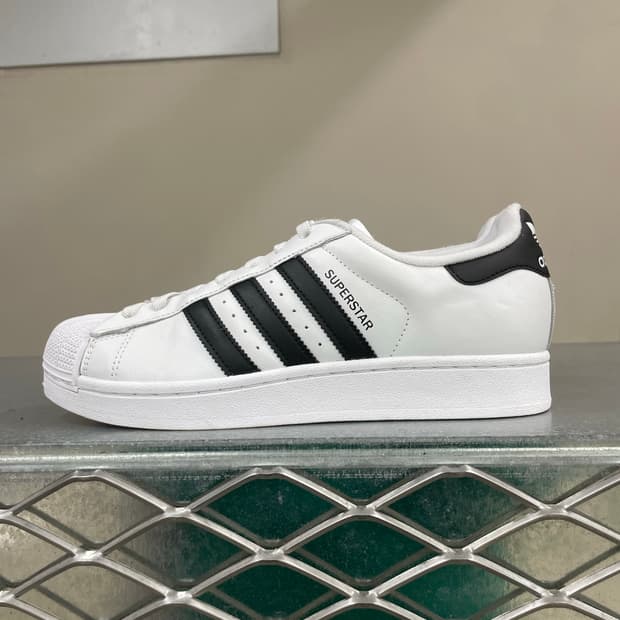아디다스 슈퍼스타 화이트 블랙 255