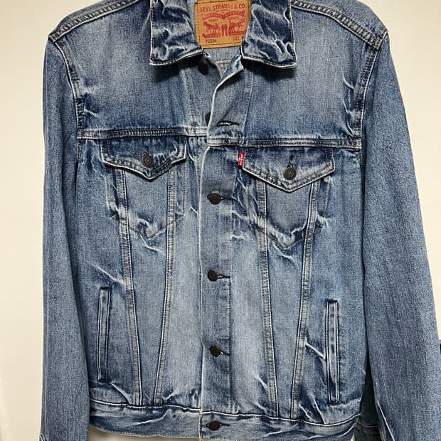 리바이스 트러커