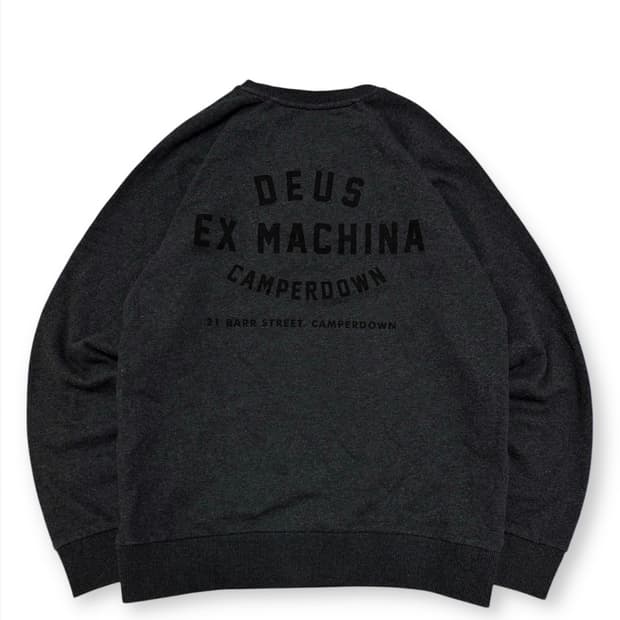 데우스 엑스 마키나 차콜 맨투맨