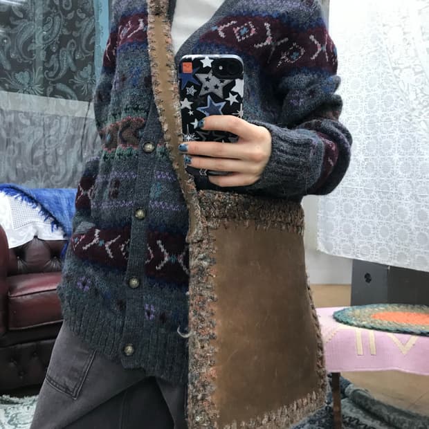 톰보이 브라운 레더 디테일 크로스백 