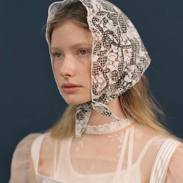 어썸니즈 네팅 스카프 레이스 화이트 반다나플라워패턴헤어스크런치모자레이어드